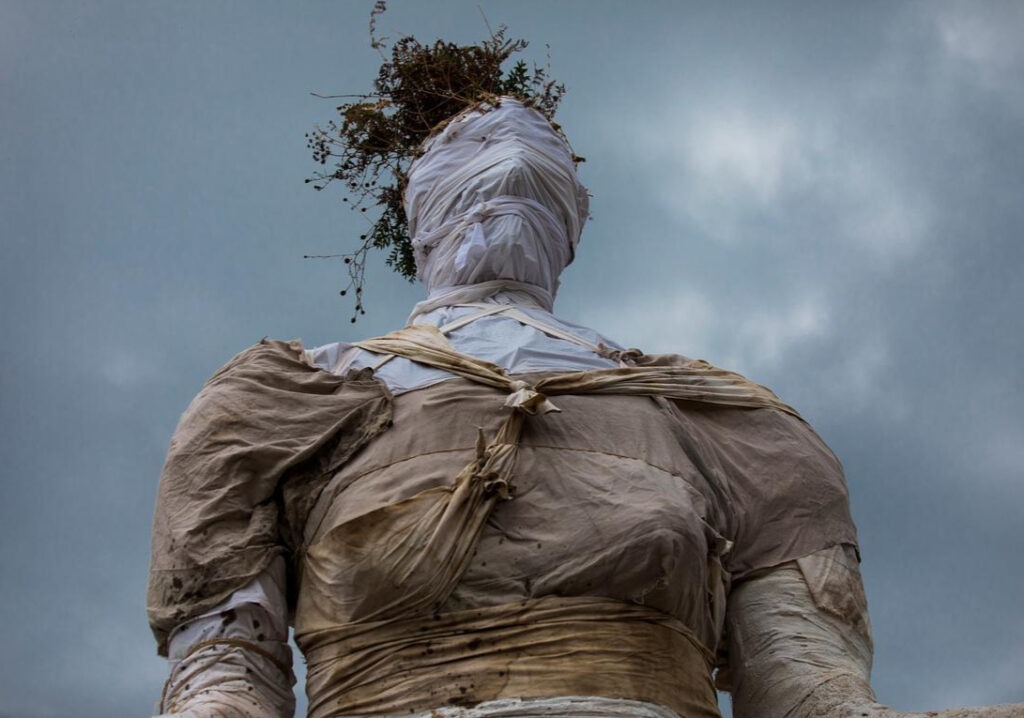 Photographie du buste de "la Pèlerine", 