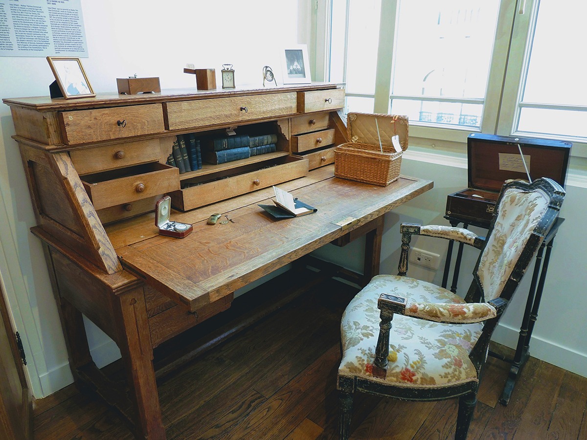 Bureau de Mère Thérèse-Emmanuel, co-fondatrice des Soeurs de l'Assomption, et objets personnels.