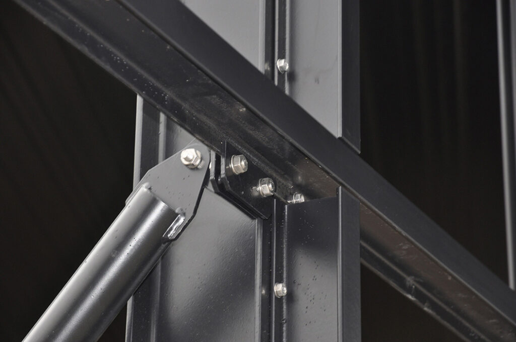 Photographie de détails de la structure du Grand panneau d'entrée de site.