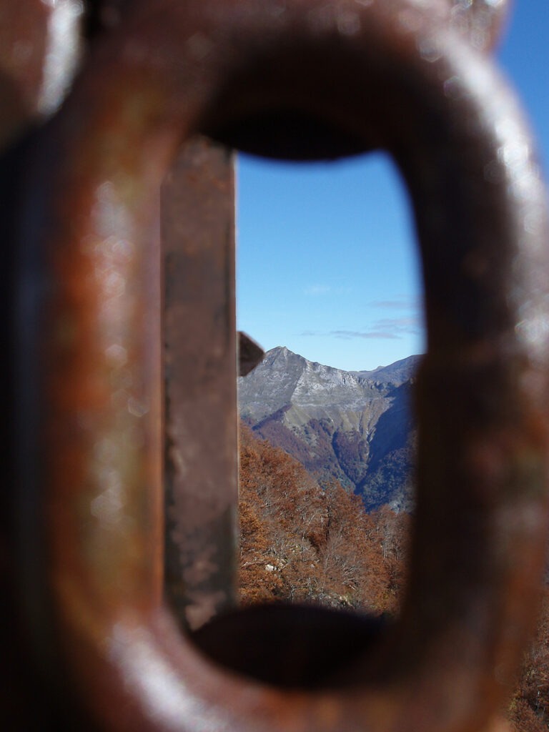Photographie rapprochée d'un Sextant de Plateau de découverte, montrant l'efficacité du dispositif de visée.